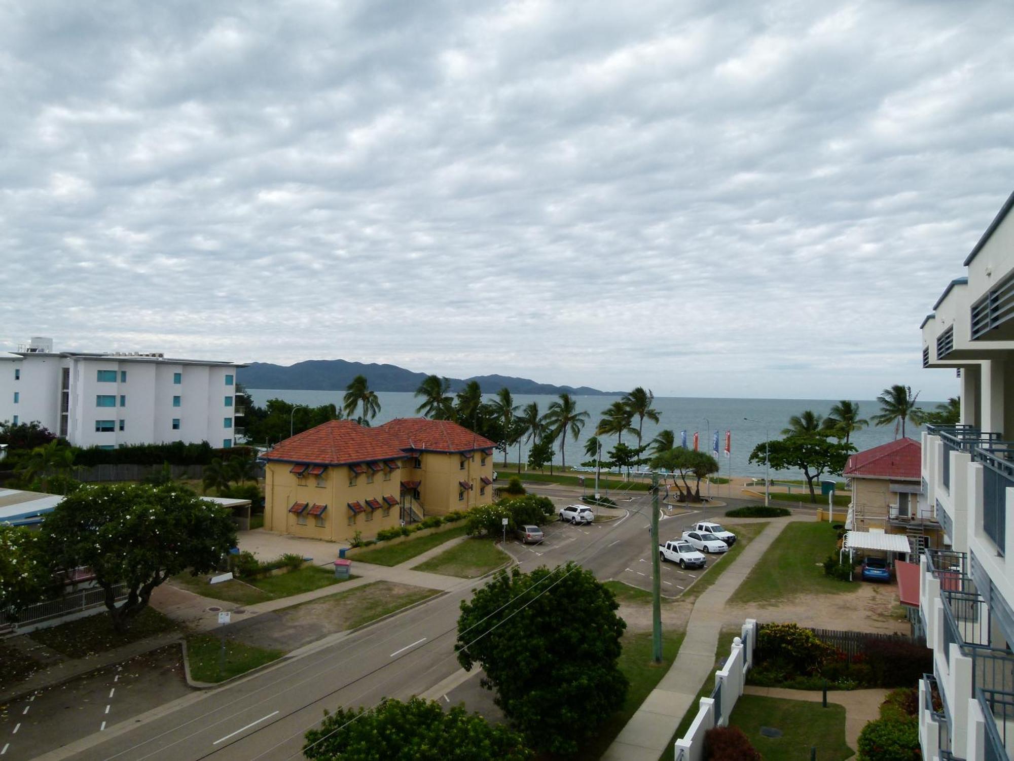 Madison Ocean Breeze Apartments Townsville Exterior photo